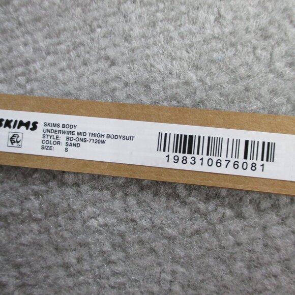 SKIMS Body Underwire Mid Thigh Bodysuit Womens Small Sand Sculpt Shapewear NEW - Picture 8 of 9